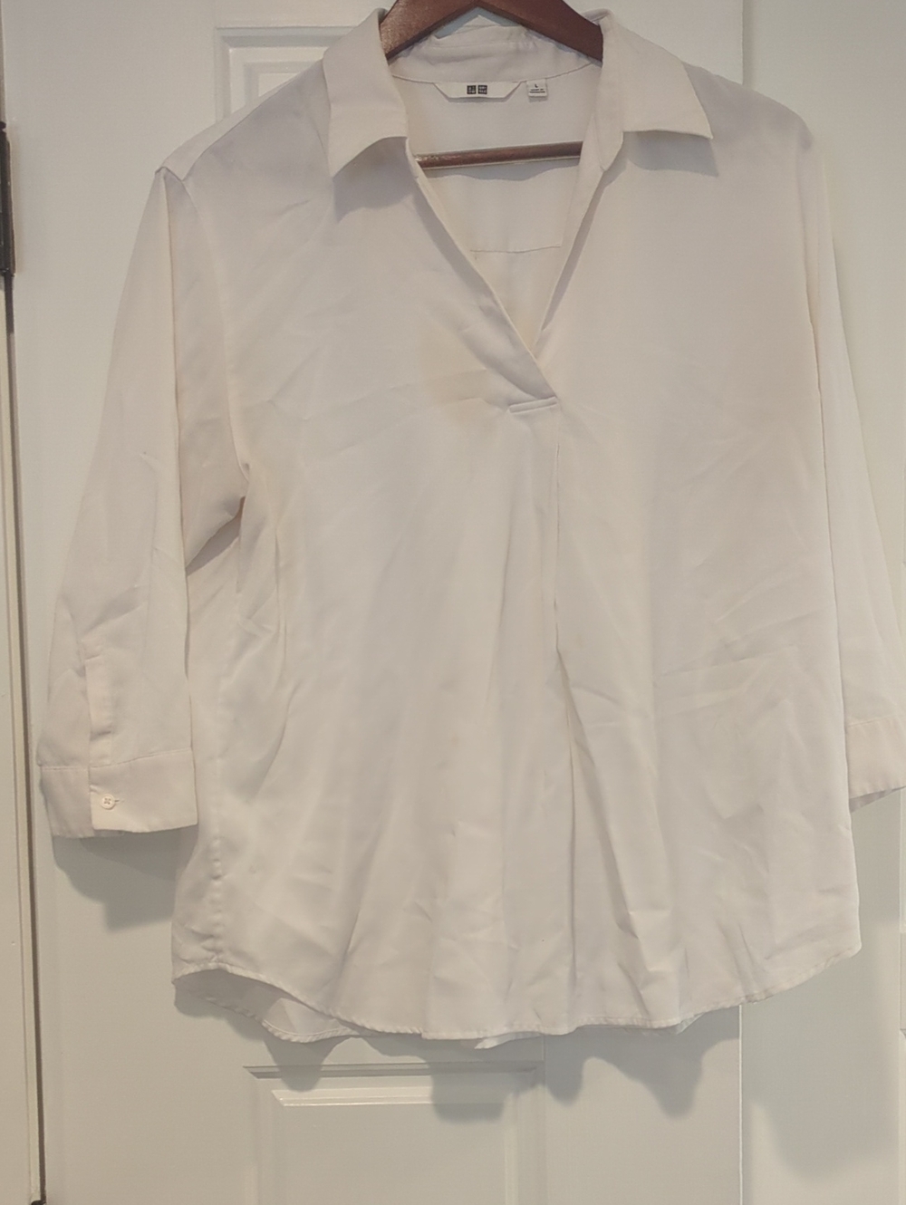🩷 Uniqlo White Relaxed V-Neck Collared Blouse